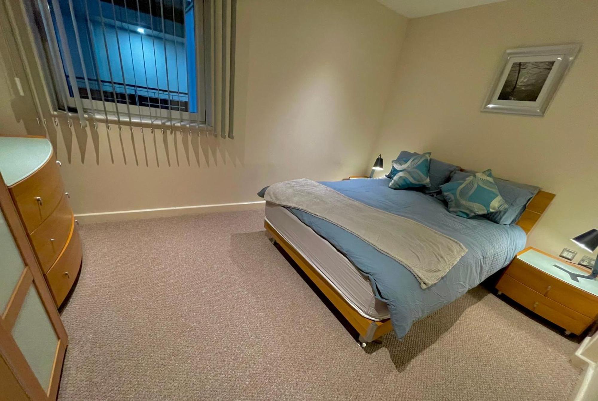 City With 3 Bedrooms Apartment