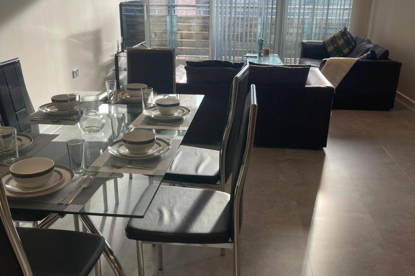 City With 3 Bedrooms Apartment